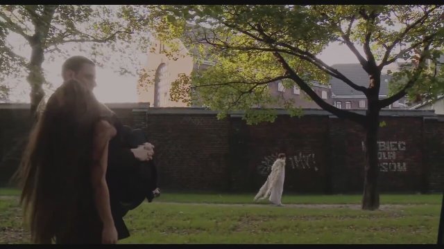 Köpeklerin Tarlası Fragman