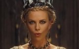 Charlize Theronun canlandırdığı Kötü Kraliçe karakterini anl